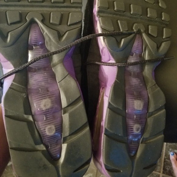 Nike Men Air Max 95 Black and Purple - Picture 6 of 6
